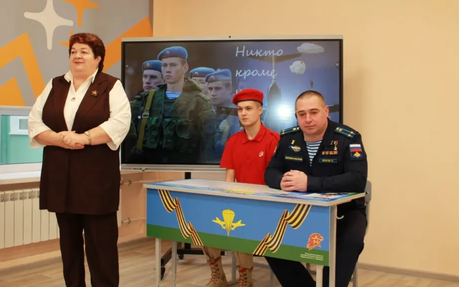 Именная парта Героя России Романа Черемухина открыта в школе №4 города Навашино